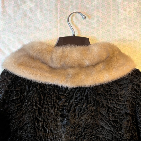 Vintage Black 50s Persian Lamb Coat with Fur Collar 3/4 Length Sleeves, Size M - Picture 4 of 16